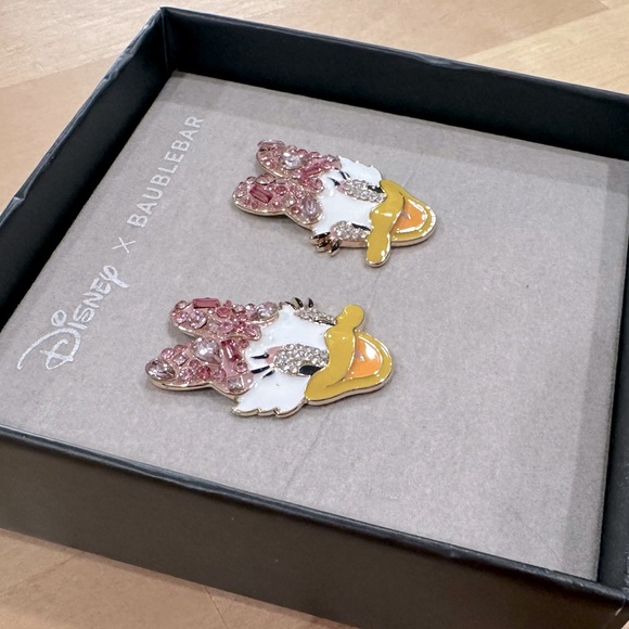 New! Disney x BaubleBar Daisy Duck Pink Crystal Bow Earrings - Picture 3 of 10
